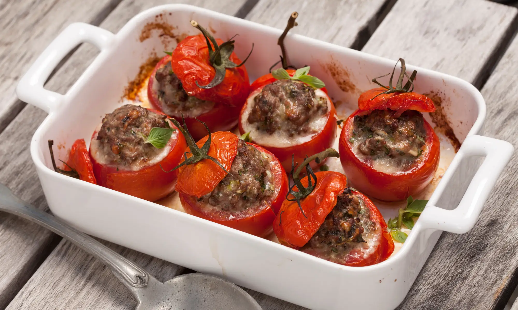 Quel est le temps de cuisson des tomates farcies à la viande ?