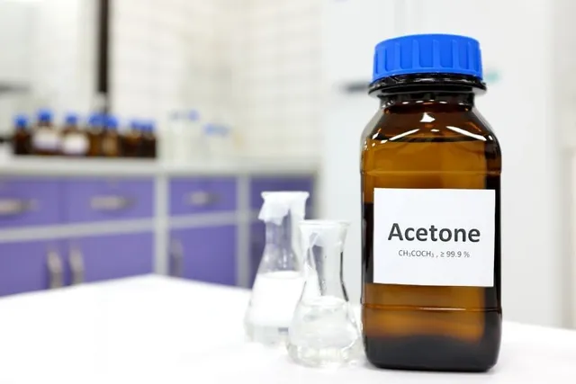 Acétone ou white spirit2